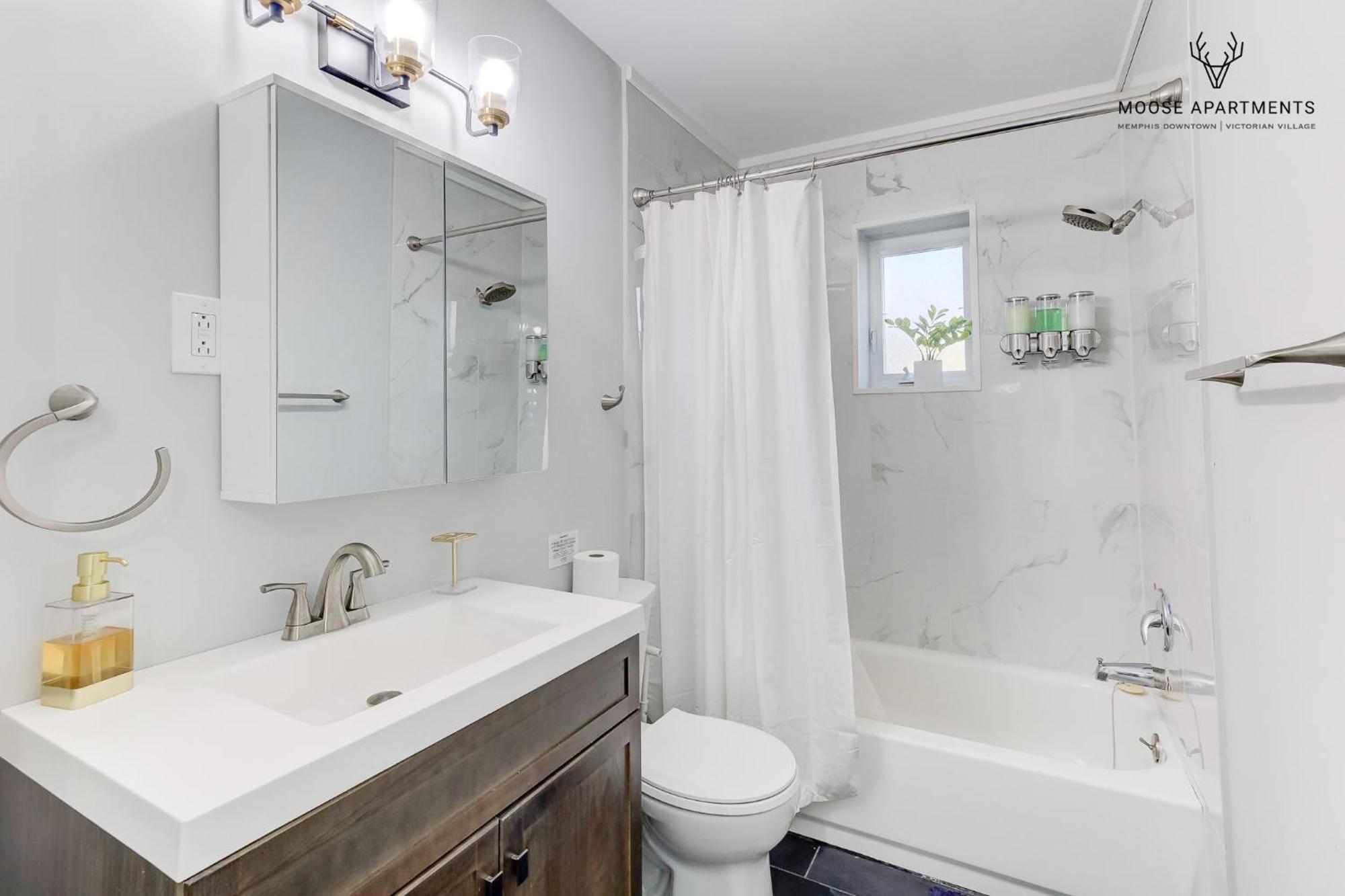 The Moose #6 - Modern Luxe Studio With Free Parking & King Bed Memphis Extérieur photo